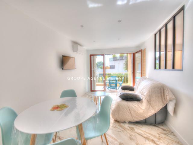 BORD DE MER SANTA LUCIA 2 PIECES DE 33 M² AVEC PARKING EN SOUS SOL