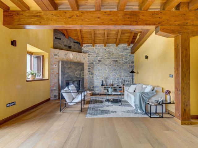 ✨ BORDA TXURI: El balcón privado de Navarra. Caserío histórico de gran lujo con vistas infinitas