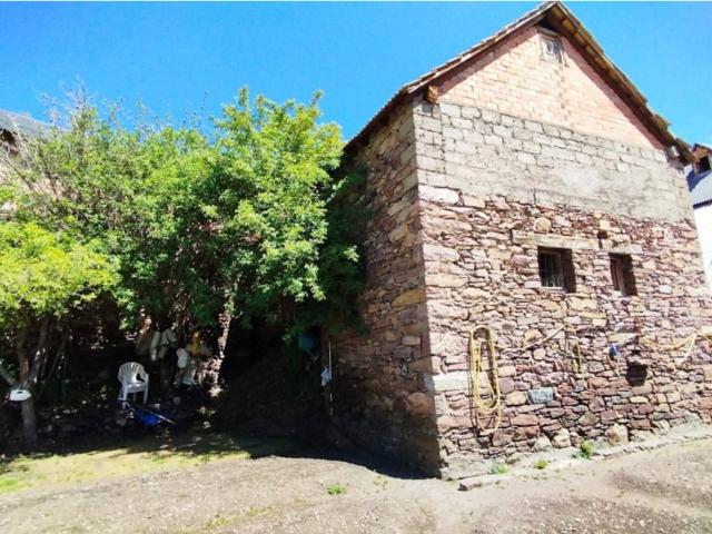 BORDA EDIFICIO CON TERRENO EN GISTAIN PIRINEO DE HUESCA
