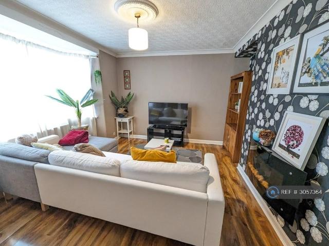 Bordale Avenue, Manchester, M9 3 bed terraced house to rent £1,230 pcm £284 pw