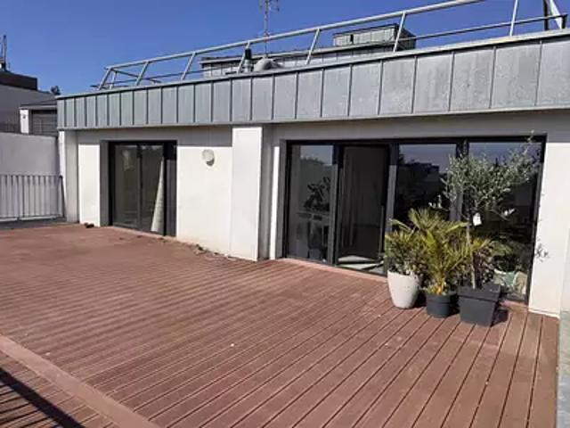Bordeaux 33800 Location appartement 3 pièces t3 au dernier étage terrasse