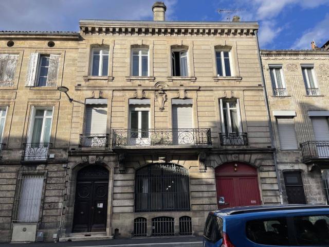 Bordeaux Victoire Charmant T2 rénové meublé de 30 m2