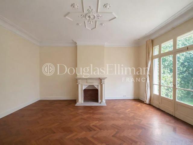 BORDEAUX Beau potentiel maison pierre avec jardin et garag. 350m² Bordeaux