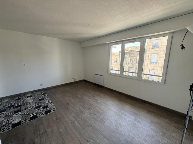 BORDEAUX Appartement T2 avec balcon et PARKING sécurisé