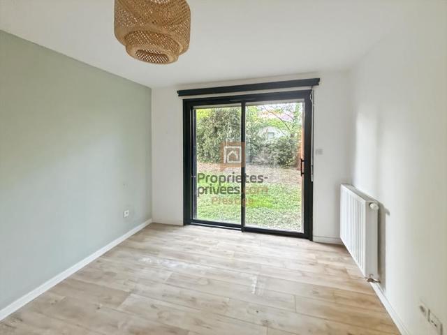 BORDEAUX CAUDERAN Appartement trois chambres terrasse parking et deux caves