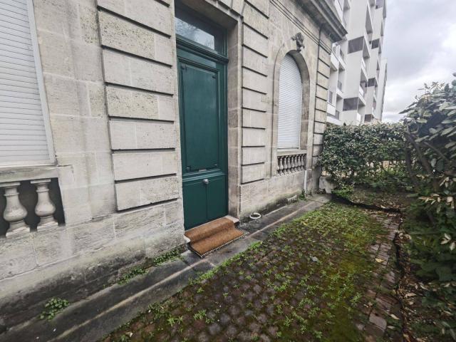 BORDEAUX CAUDERAN / GRAND LEBRUN MAISON MEUBLEE T3 AVEC PARKIN