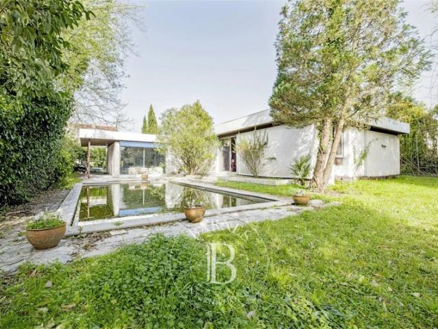 Bordeaux Caudéran Maison d'architecte de 234 m² de plain pied Piscine Non mitoyenne