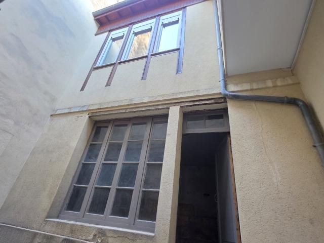 BORDEAUX CENTRE MAISON EN PIERRE À FORT POTENTIEL