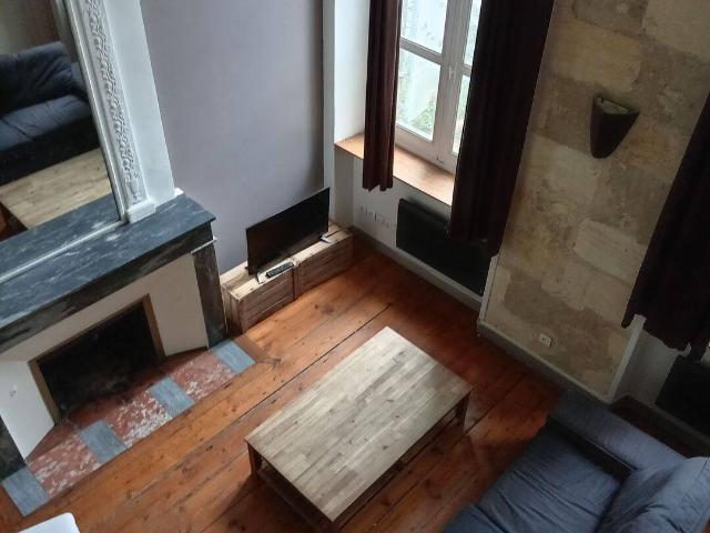 BORDEAUX CENTRE – T2 BIS DUPLEX MEUBLÉ – 50 m² – IMMEUBLE EN PIE