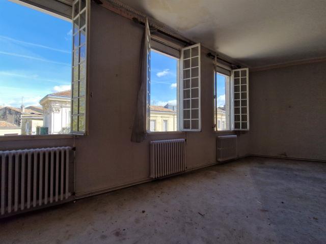 Bordeaux Croix Blanche Beau plateau à réhabiliter 45m² Bordeaux