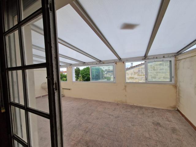 Bordeaux Croix Blanche Plateau à rénover avec grande terrass. 73m² Bordeaux