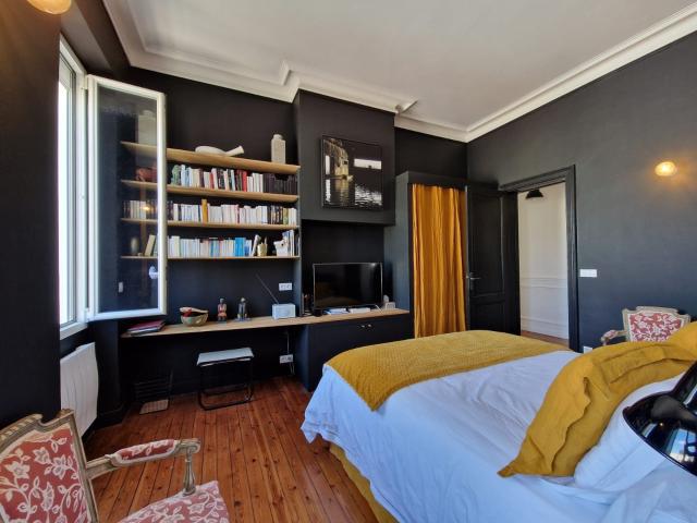 Bordeaux Croix De Seguey Magnifique T5 dans immeuble pierr. 185m² Bordeaux