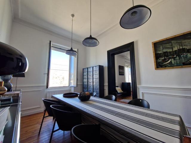 Bordeaux Croix De Seguey Magnifique T5 dans immeuble pierr. 185m² Bordeaux