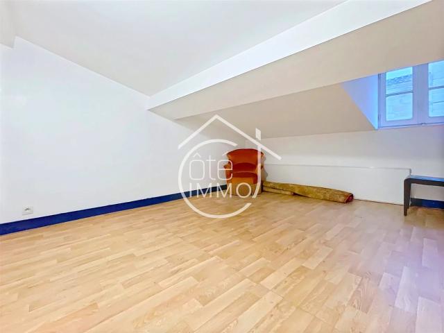 BORDEAUX Grand appartement T3 en pierre 58m² Bordeaux