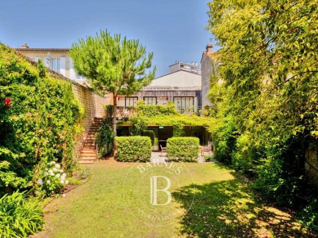 Bordeaux Labottière Maison de 315 m² Dépendance de 143 m² avec piscine Garage de 60 m²