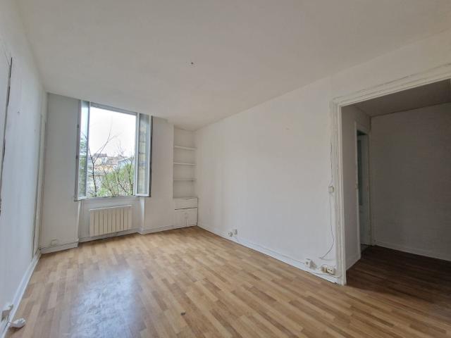 Bordeaux Mirail T2 à rénover dans immeuble pierre 52m² Bordeaux