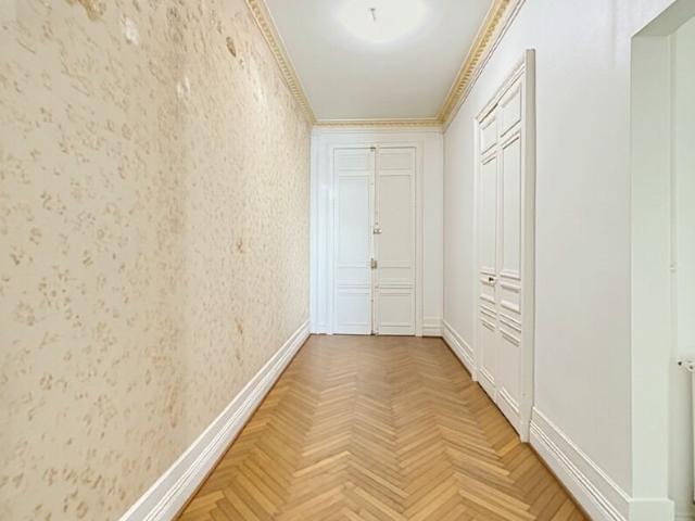Bordeaux Quai Des Chartrons: Appartement De Type 3 Et 2 Ter. 97m² Bordeaux