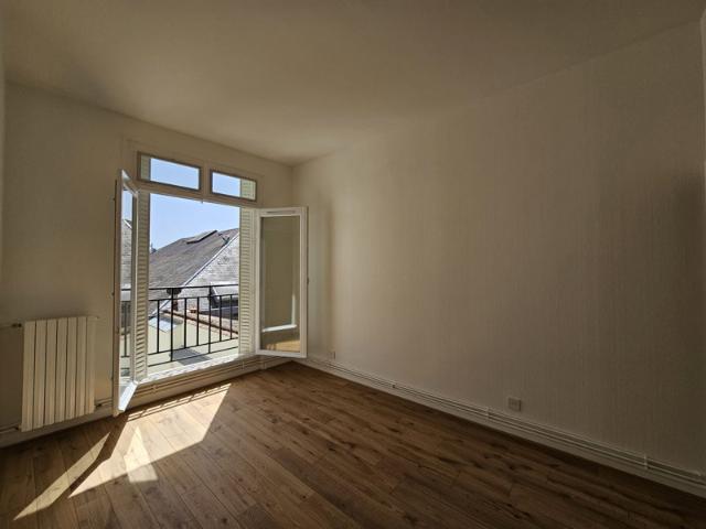 Bordeaux Quinconces Lumineux et Grand T2 de 54,11 m2 C