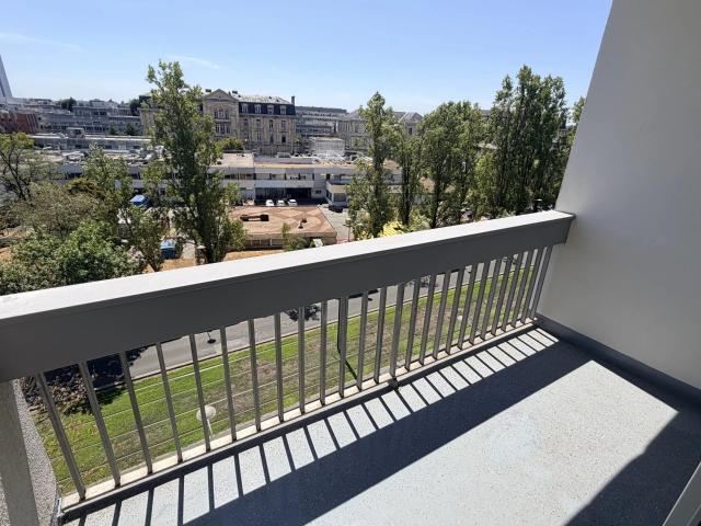 Bordeaux St Augustin T1 meublé avec balcon