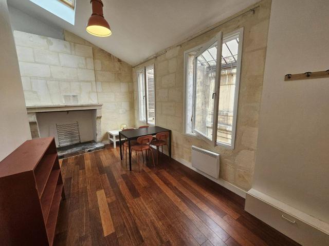 Bordeaux St Michel Joli T2 Meublé