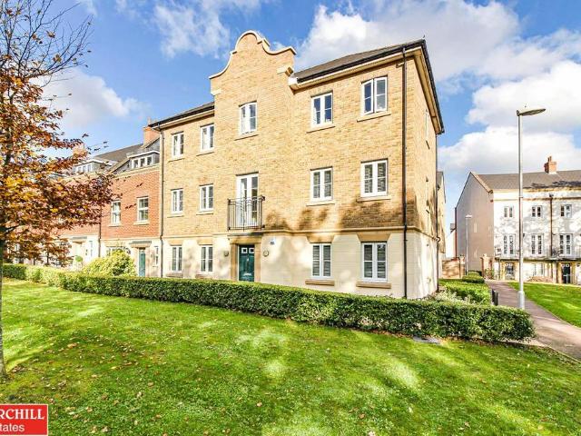 Borders Walk, Loughton 2 bed flat to rent £1,850 pcm £427 pw