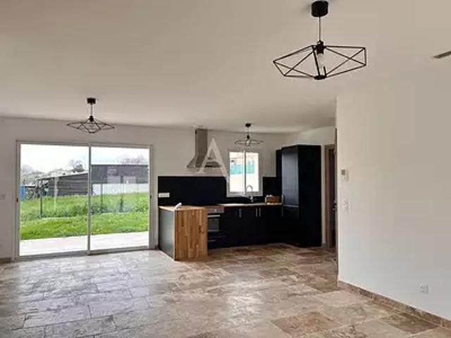 Bords 17430 Location maison 4 pièces t4 au dernier étage jardin