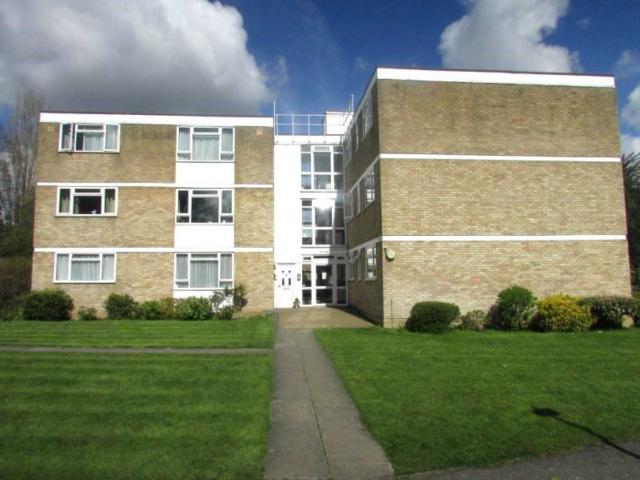 Boreham Holt, Elstree WD6, 2 bed flat to rent, £1,700 pcm | PrimeLocation