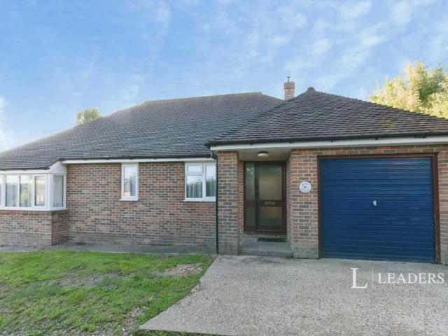 Boreham Street, Hailsham, BN27 2 bed bungalow to rent £1,300 pcm £300 pw