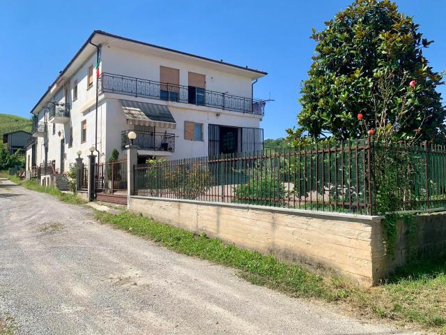Borgata Biarella 21 8 vani 330mq