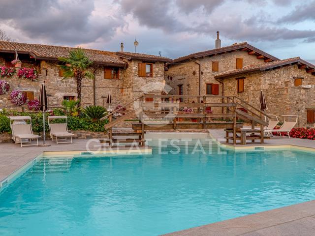 Borgo Benessere 820m² Gubbio