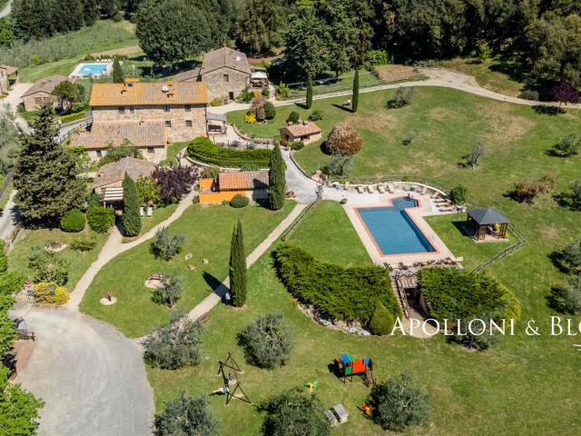 Borgo del 1600 con piscina immerso nelle colline toscane e v. 595m² Gambassi Terme