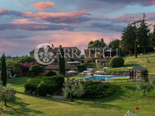 Borgo storico con piscina in vendita sulle colline di Gambas. 595m² Gambassi Terme
