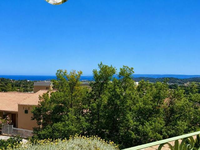 BORMES LES MIMOSAS LE PIN APPARTEMENT VUE MER AUX ALLURES DE VILLA