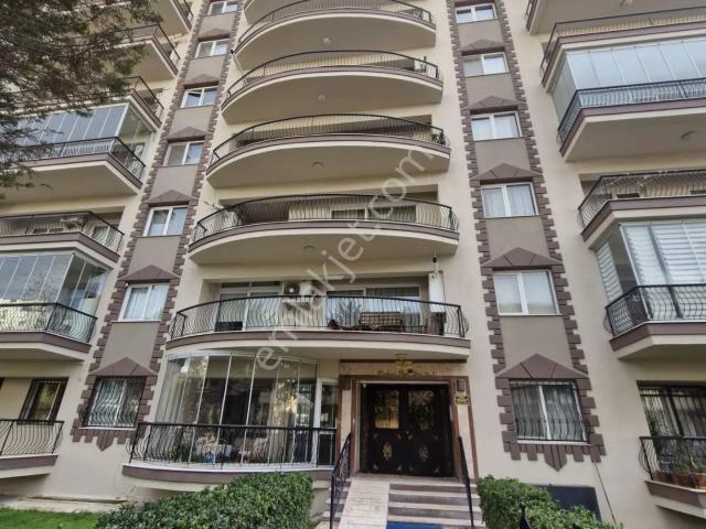 Bornova Mansuroğlu'da 156m2. Ebeveny Banyolu 3+1 Daire