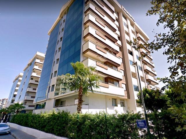 Bornova Mansuroğlu'nda Site İçinde 3+1 Satılık Daire
