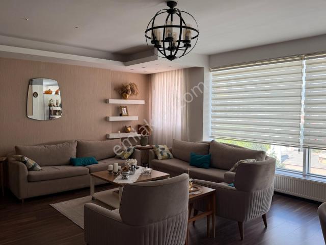 Bornova Mansuroğlu'nda Site İçinde Satılık 3+1 Daire