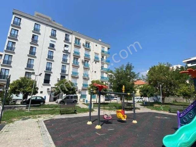 Bornova Merkez Metro Yakını Park Cepheli,doğalgazlı,klimalı 1+1