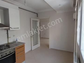 Bornova Merkez Pazaryerinde Yeni Binada 1+1 Kiralık Geniş Daire