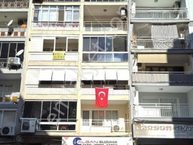 Bornova Merkezde Doğalgaz Kombili 3+1 Ara Kat Kiralık Daire
