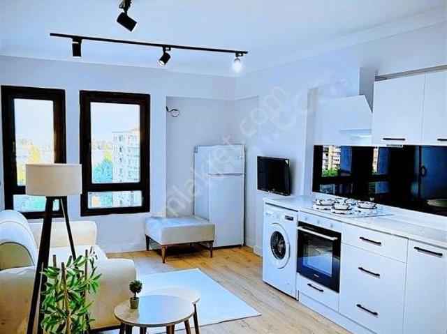 Bornova Merkez'de Eşyalı Satılık 1+1 Daire