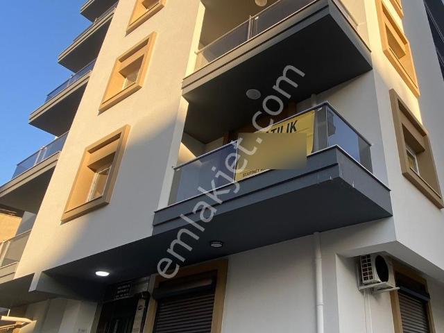 Bornova Merkezde Erzene Mahallesinde Satılık 1+1 Sıfır Bina