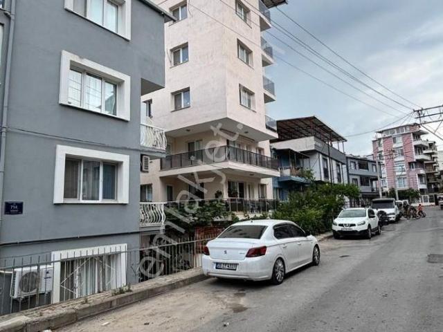 Bornova Merkez'de Kızılay Fırsat Daire