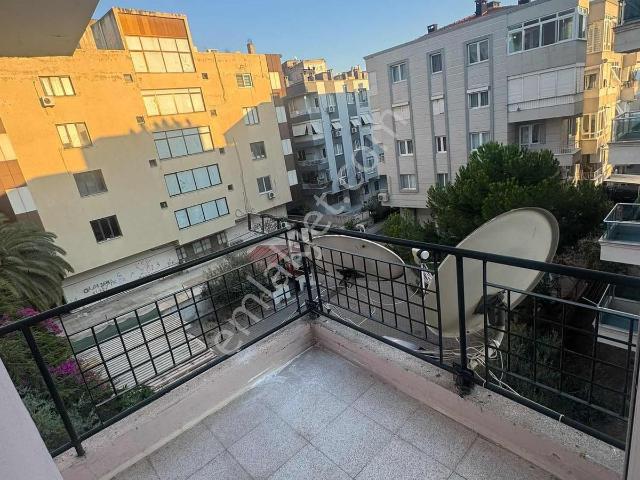 Bornova Merkezde Geniş 2+1 Kiralık Daire