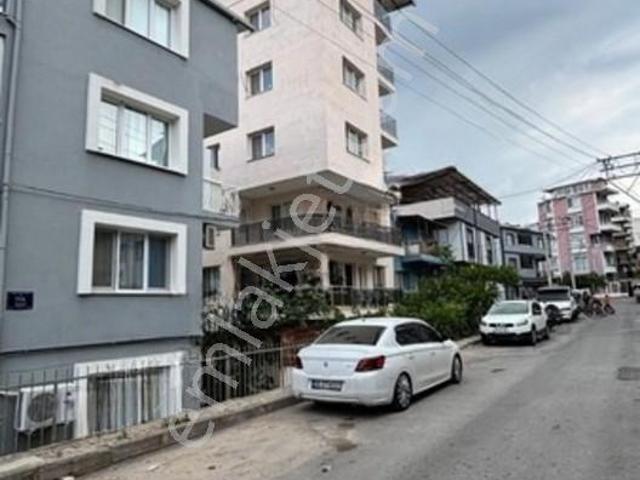 Bornova Merkez'de Kızılay 3+1 Fırsat Daire Doğalgazlı