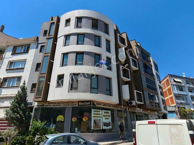 Bornova Merkezde Kiralık 2+1 Ara Kat Daire