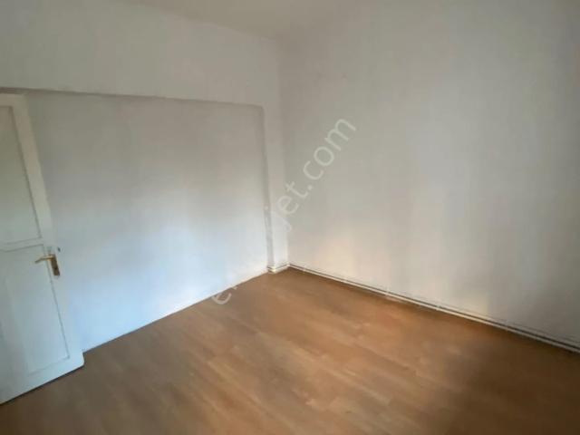 Bornova Merkezde Kiralık 2+1 Daire