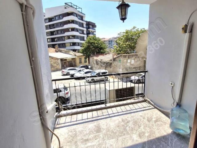 Bornova Merkezde Kiralık 3+1 Doğal Kombi Li 130m² Daire