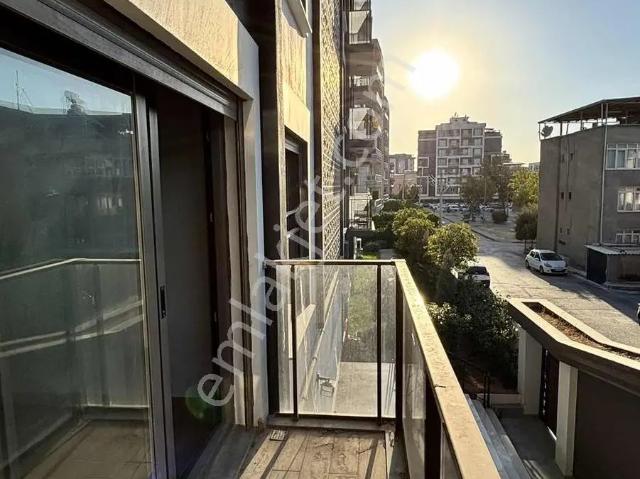 Bornova Mevlana Türk Koleji Yakını Kiralık 1+1