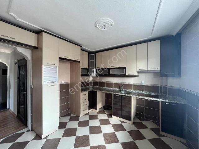 Bornova Naldoken'de Kilimalı Kapalı Mutfaklı, Balkonlu 2 + 1