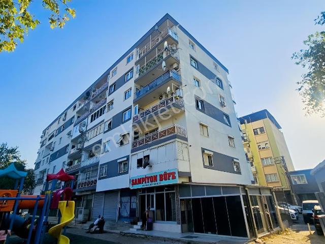 Bornova Çınar Mahallesinde Geniş Ferah Üç Cephe Satılık 3+1daire